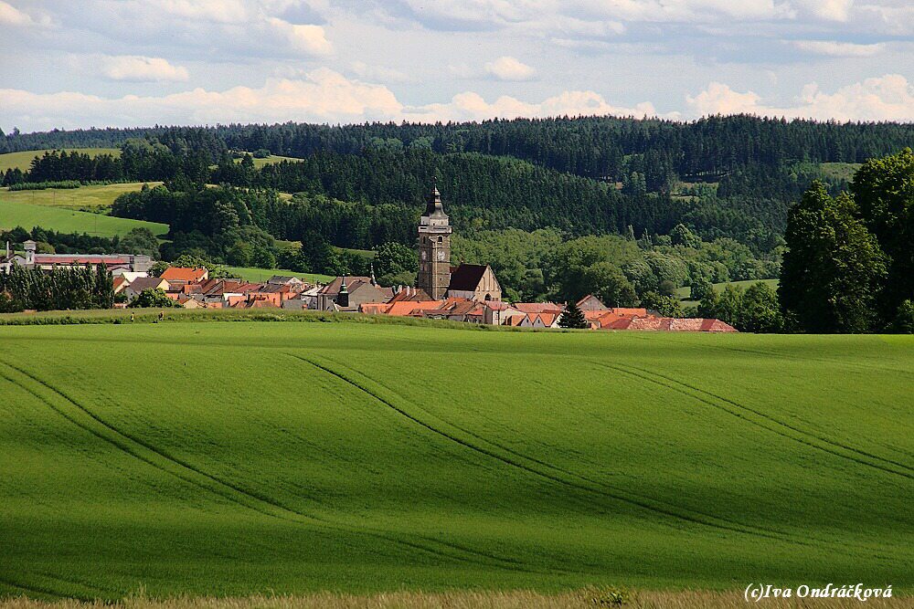 nad městečkem