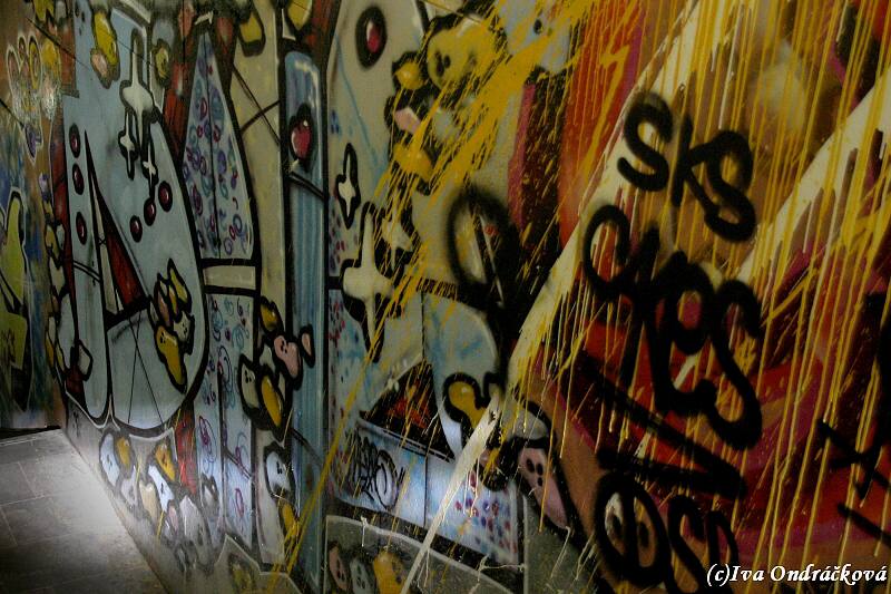 graffiti f