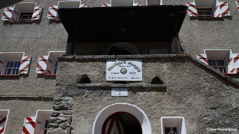 v cíli po krásné cestě u chaty Hochjoch - Hospiz I