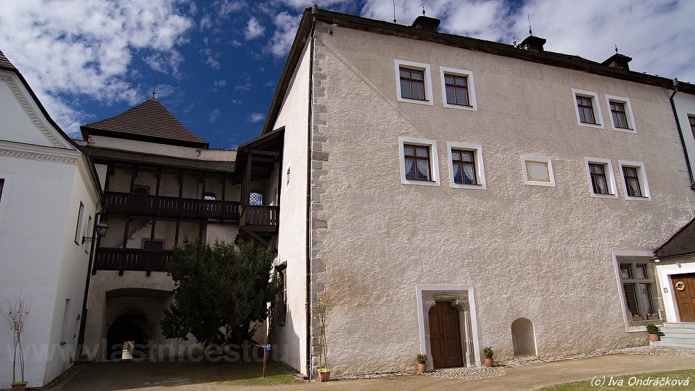 Státní hrad Nové Hrady VI hradní nádvoří